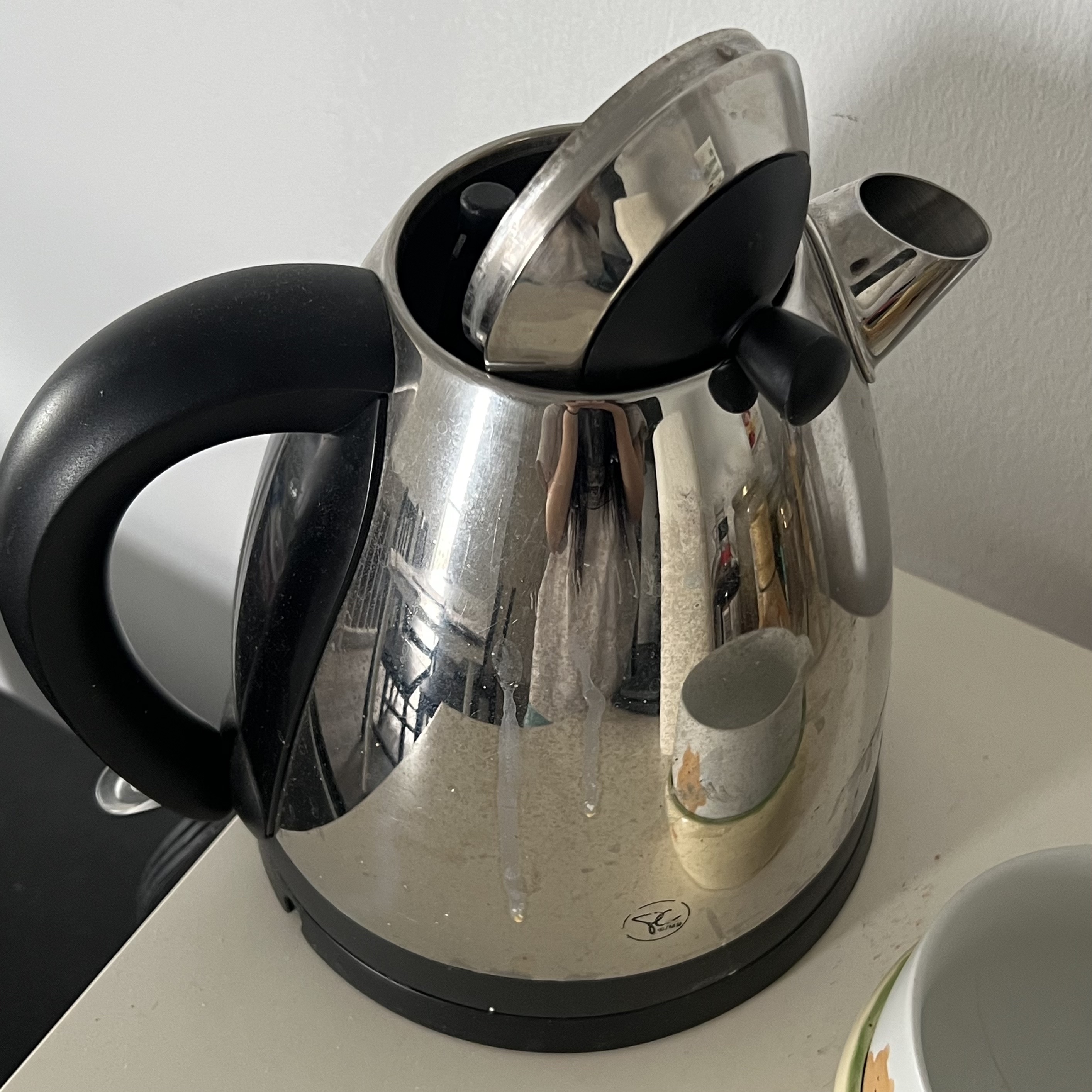 Kettle is an affordance that a circuit could be built on using the switch