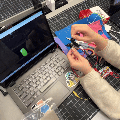 Using a zipper to mimic the down arrow key as the P5js sketch also drawing downwards